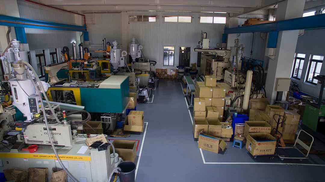 塑膠射出工廠內部生產設備現況